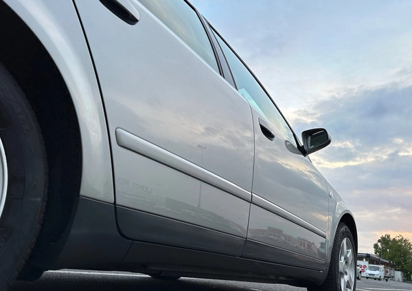 Audi A4 cena 9499 przebieg: 246242, rok produkcji 2002 z Osiek małe 379